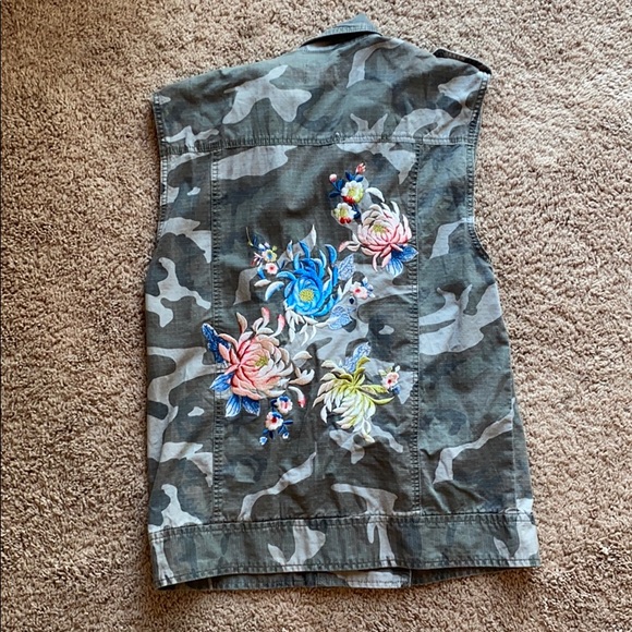Beautifully Embroidered Camo Vest - Picture 1 of 2